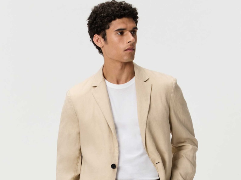 Why Every Man Needs A 100% Linen Blazer In His Wardrobe
